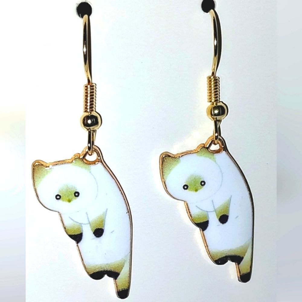 Super cute cat fashion earrings